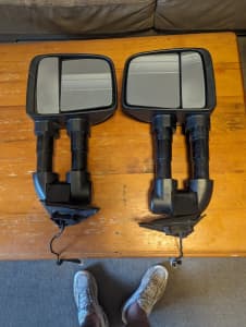 Nissan Navara np300 Clearview Extendable towing mirrors.