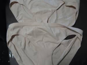 HANES SMOOTH ILLUSIONS Pantyhose Ultimate Contour Size AB Barely