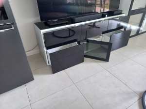 TV Unit in Immaculate Condition.
