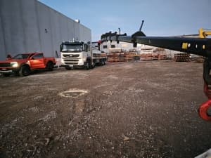 Sydney crane truck hire. 23meter crane reach