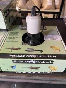 Heat lamp (including globe) for chicks and reptiles