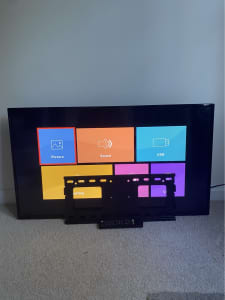 40 INCH FFALCON TV AND WALL MOUNT |