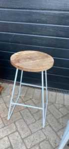 Single white metal bar stool with timber top