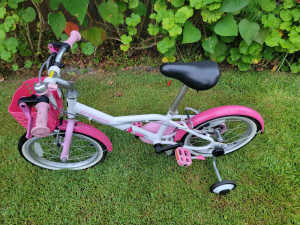 Girls bicycle. Perfect for learning to ride 
