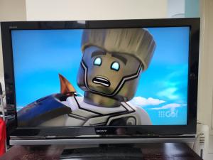 Sony 40 BRAVIA LCD TV with stand and remote in good condition 