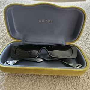 GG0516S001 Gucci sunglasses 