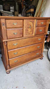 Hardwood chest of drawers