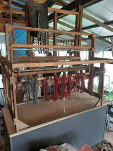Weaving floor loom
