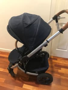 Pram ‘Reds Baby’ Jive and lots accessories