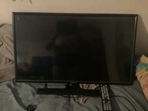 Samsung tv with remote.