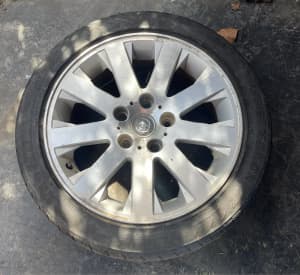 Holden alloy wheel 17”