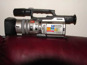 Sony VX2000 Video Camera
