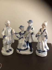 Figurines Blue and White