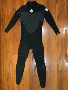 High-Quality Rip Curl 4/3 back zip Wetsuit for bargain price - size L
