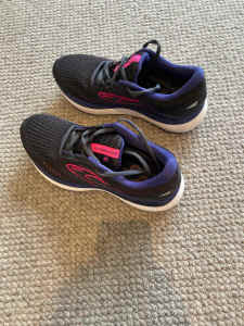 Brooks Glycerin 19 Womens Road Running Shoes.