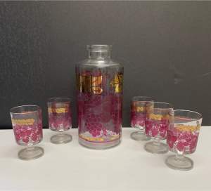 Glass Pink / Gold Bottle & 5 Glasses. Perfect condition.