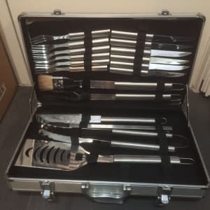 19 PIECE STAINLESS STEEL BBQ TOOL SET IN CASE