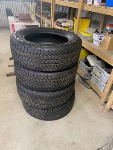 275/60 R20 Bridgestone Dueler tyres.