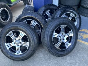 Jeep alloy mags and tyres