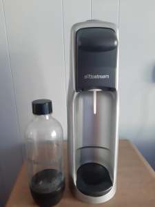 Soda Stream with brand new gas cylinder good condition