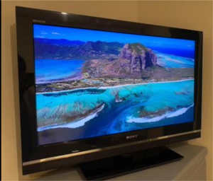 Sony 32inch LCD HD tv with remote