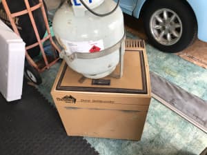 Wanted: 3 way camping fridge with gas bottle and mounting bracket