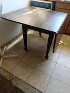 Dining table extendable