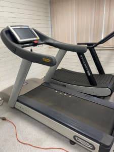 Commercial treadmill - Technogym Run 700