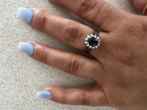 18ct white gold sapphire oval ring 