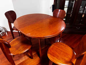Hardwood extension timber table