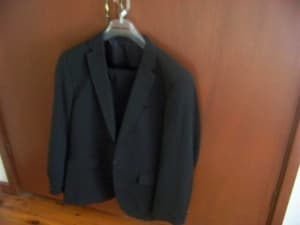 Roger David lined quality Black Mens Suit....colour dark not faded