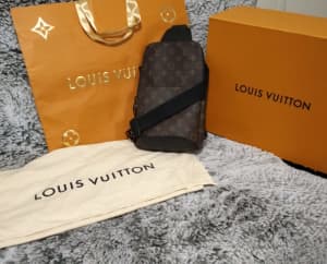 Louis Vuitton Avenue Sling 
