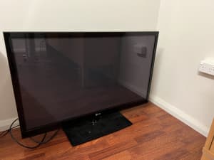 42 inch LG tv with control