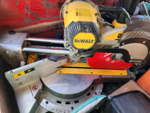 Dewalt 12 inch compound saw and stand
