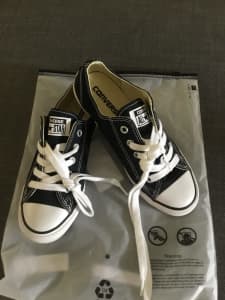 NEW Converse All Stars Womens size 5