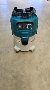MAKITA 1200W 30L WET/DRY M CLASS DUST EXTRACTION - VC3012MX1- Used