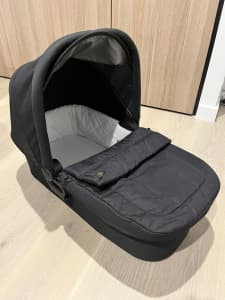 Baby Jogger Bassinet - compatible with city mini 2/GT2/elite 2