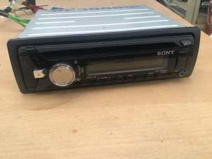 Sony CD G2050UP Car Stereo.
