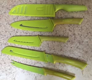 SCANPAN 5 Knife set & Covers Cost$43 for 4 knives Various sizes