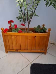 FREE - GIVEAWAY - STORAGE OR PLANTER BOX - SOLID PINE