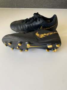Nike Kids Football/Soccer boots