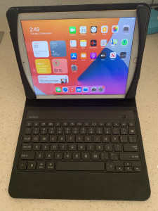 iPad Air 2 retina 64gb with Bluetooth keyboard case