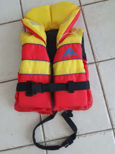 Kids lifejacket with whistle