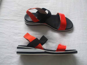 Ladies Italian Sandals NEW - Size 11