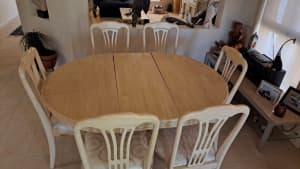 Extendable timber dinning table with 6 chairs