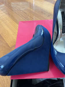 Blue patent leather ladies shoes with suede size 37 Wayne Cooper brand