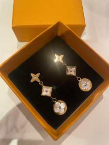 Louis Vuitton LV style gold with MOP drop earrings jewellery