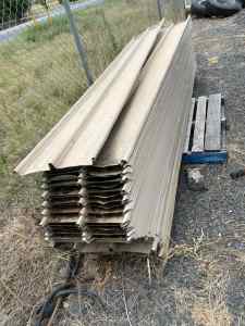 Cliplock roofing iron sheets with clips