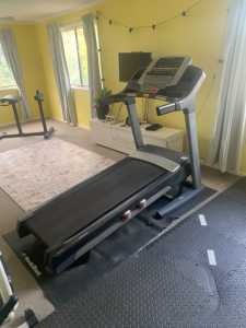 Treadmill / running machine