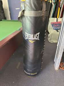 Everlast 3ft heavy boxing bag, with gloves